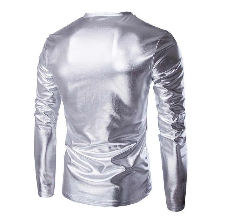 "Mannequin portant veste bomber dorée col V - style soirée élégant"
