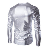 "Mannequin portant veste bomber dorée col V - style soirée élégant"
