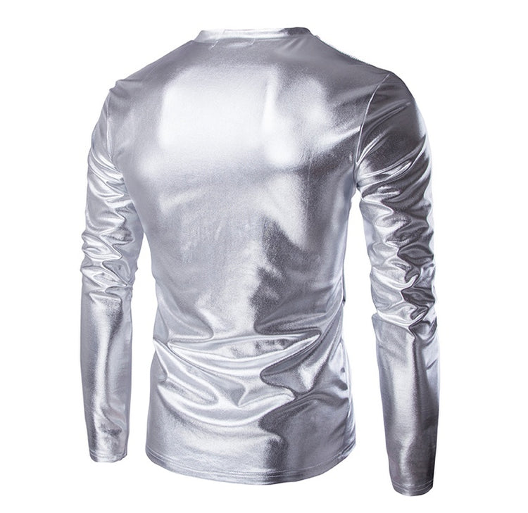 "Mannequin portant veste bomber dorée col V - style soirée élégant"

