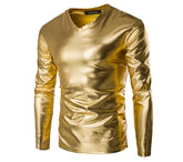 "Mannequin portant veste bomber dorée col V - style soirée élégant"
