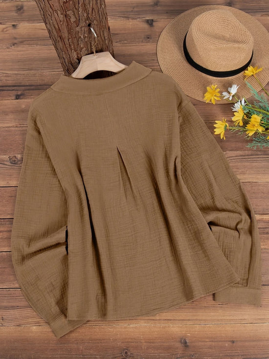 "Chemise femme casual - détail du tissu et des finitions"