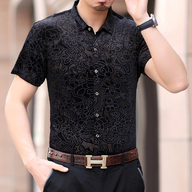 "Vue de face chemise homme transparente col pointu - style soirée moderne"