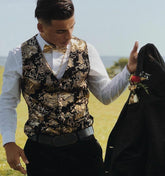 Gilet homme steampunk doré - Vue de face motif paisley cérémonie mariage